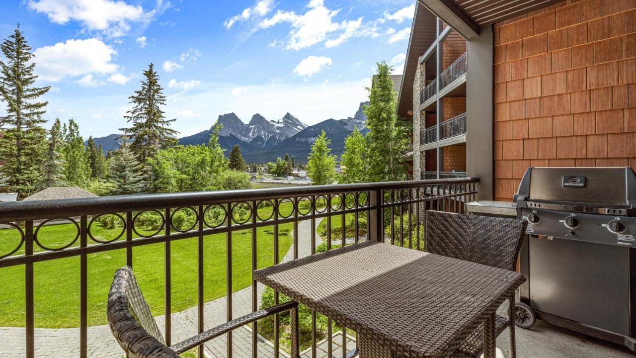 Outstanding Mountain Condo Waterslide And Hot Tub Managed By Little Sister Getaways Canmore Kültér fotó