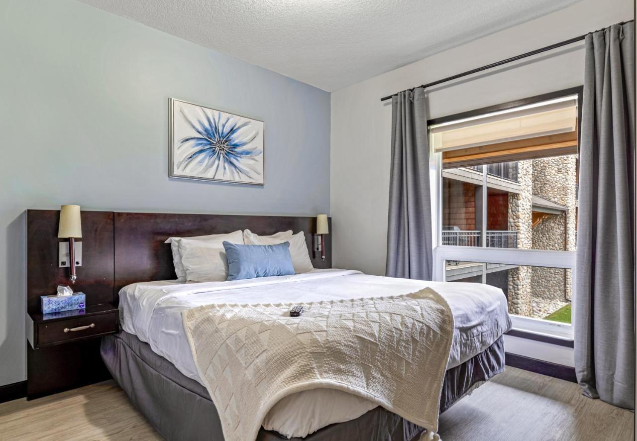 Outstanding Mountain Condo Waterslide And Hot Tub Managed By Little Sister Getaways Canmore Kültér fotó