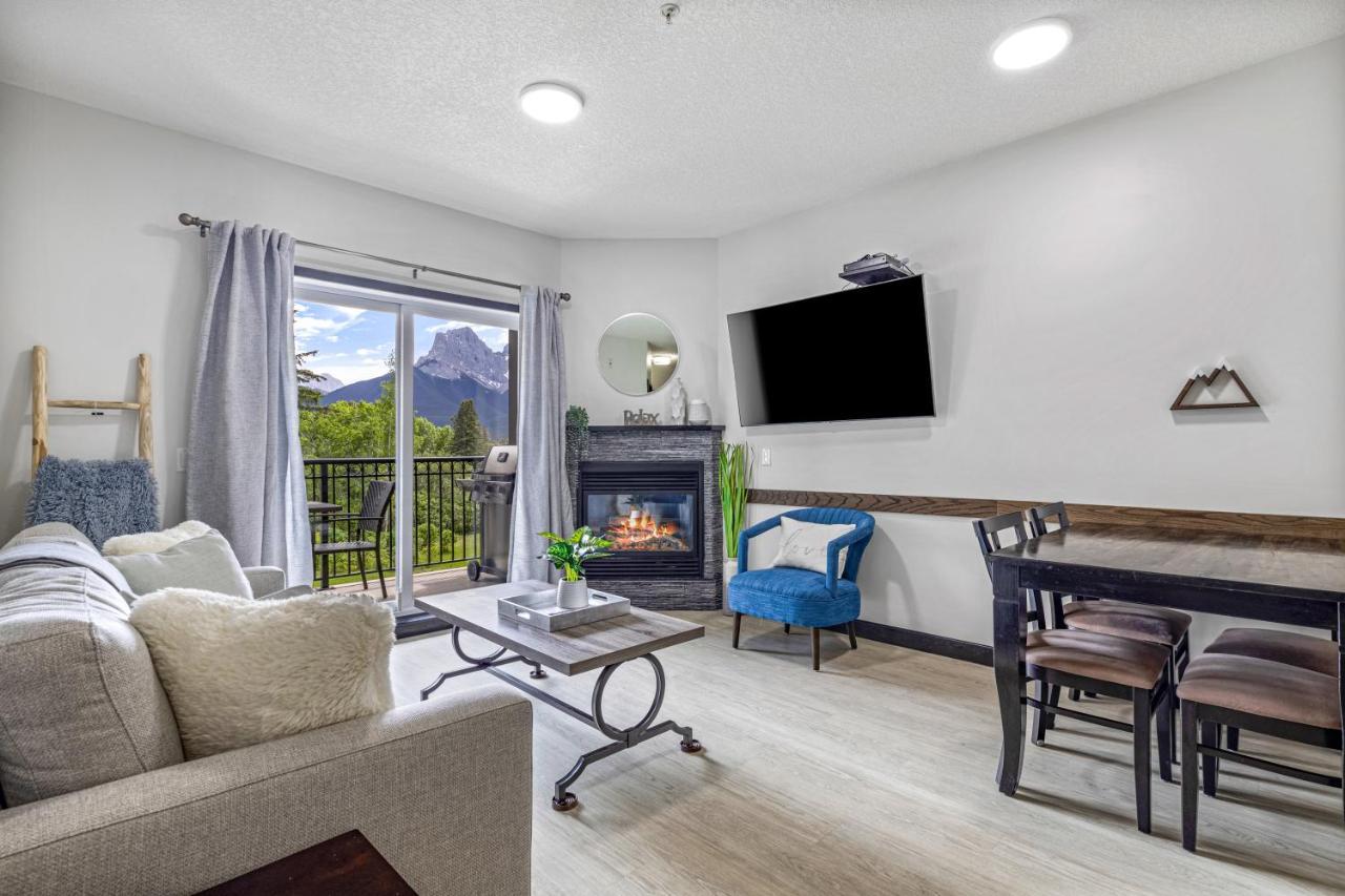 Outstanding Mountain Condo Waterslide And Hot Tub Managed By Little Sister Getaways Canmore Kültér fotó