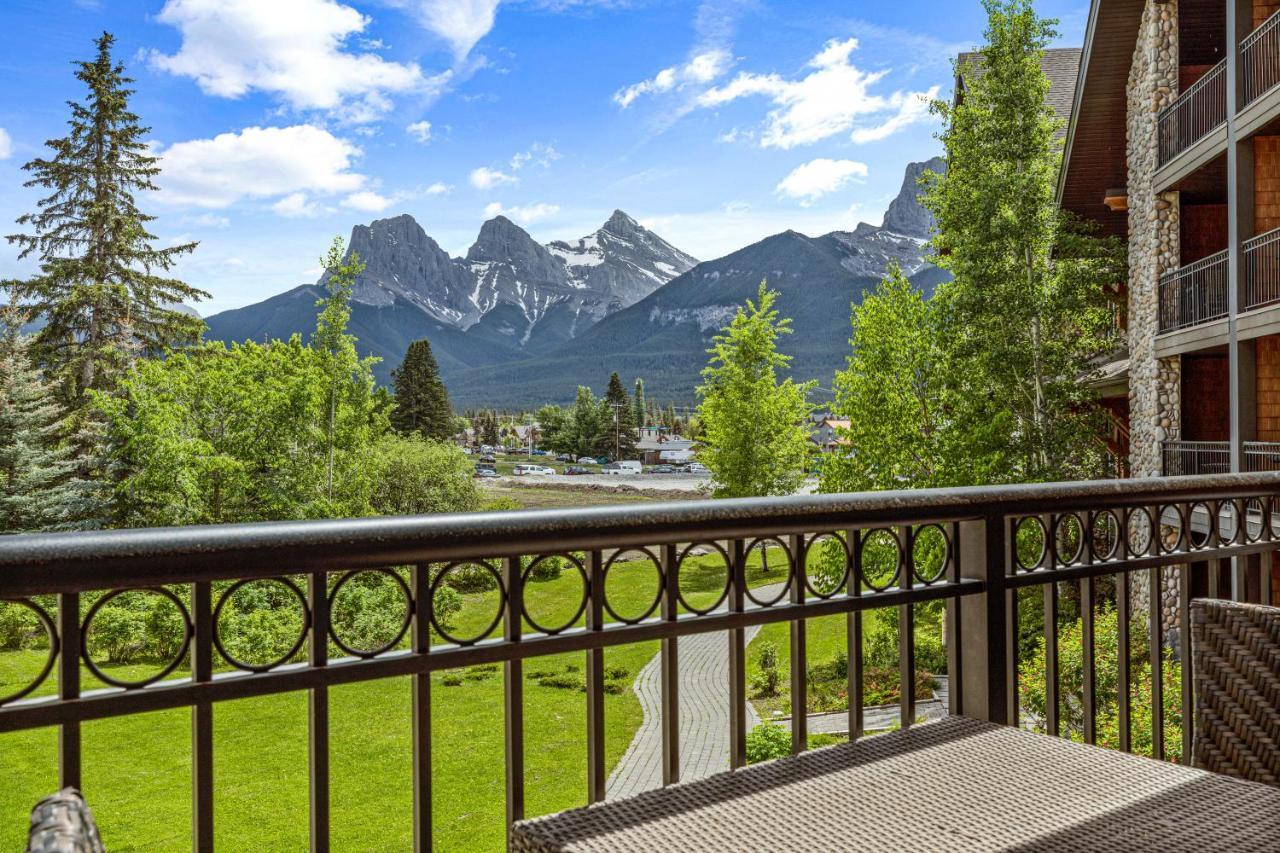 Outstanding Mountain Condo Waterslide And Hot Tub Managed By Little Sister Getaways Canmore Kültér fotó