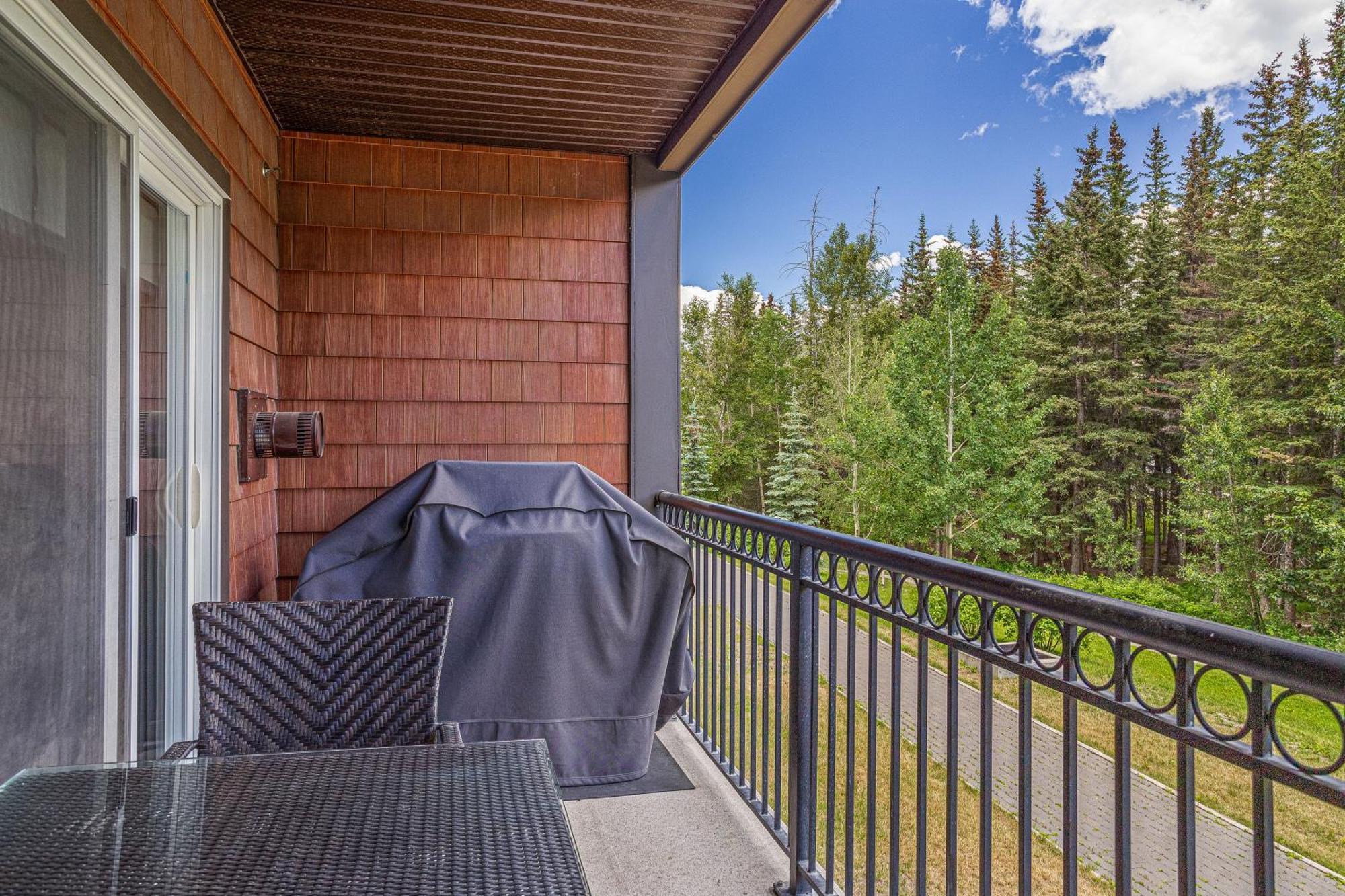 Outstanding Mountain Condo Waterslide And Hot Tub Managed By Little Sister Getaways Canmore Kültér fotó
