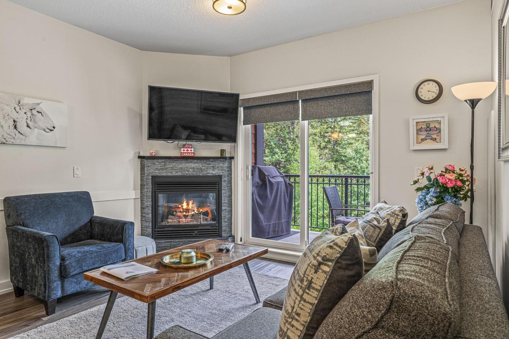 Outstanding Mountain Condo Waterslide And Hot Tub Managed By Little Sister Getaways Canmore Kültér fotó