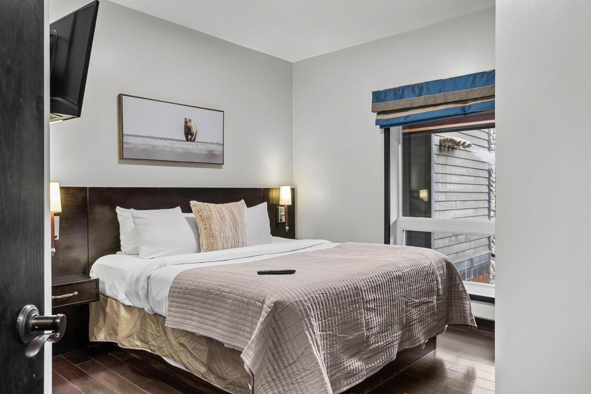 Outstanding Mountain Condo Waterslide And Hot Tub Managed By Little Sister Getaways Canmore Kültér fotó