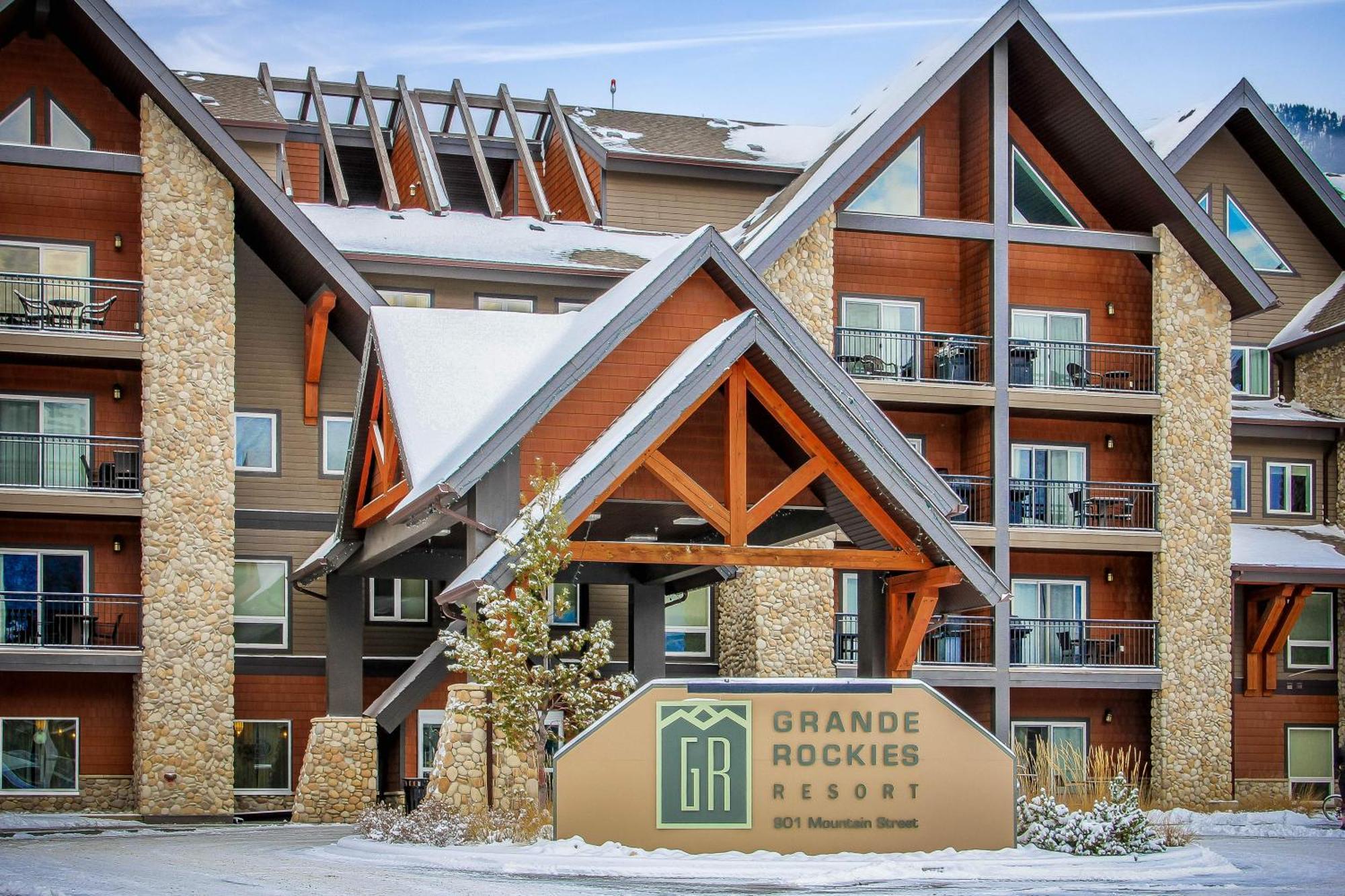 Outstanding Mountain Condo Waterslide And Hot Tub Managed By Little Sister Getaways Canmore Kültér fotó