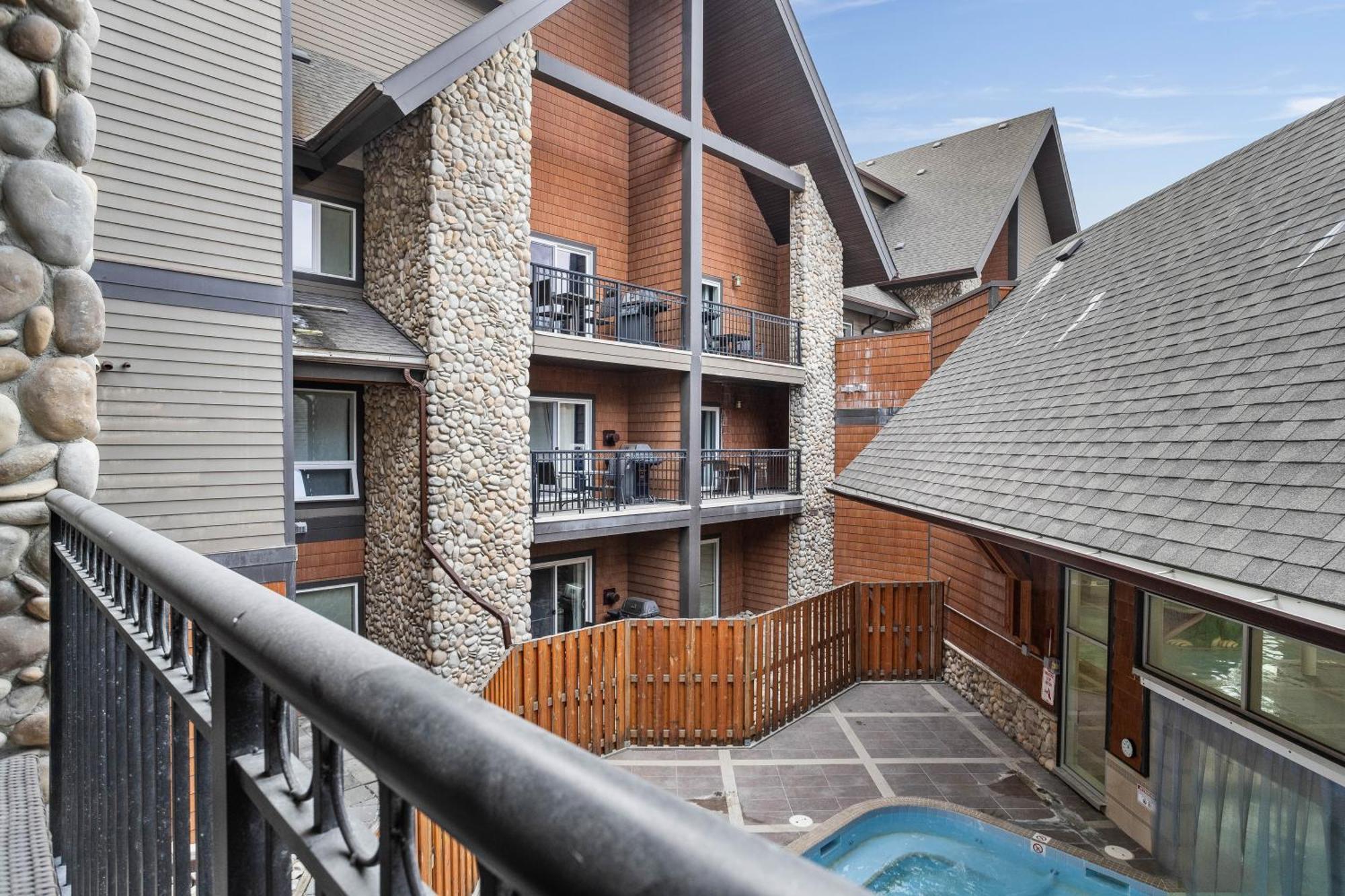 Outstanding Mountain Condo Waterslide And Hot Tub Managed By Little Sister Getaways Canmore Kültér fotó